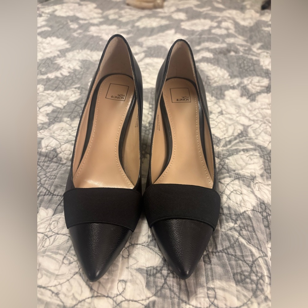 14th & Union Black Pointed Toe Heels